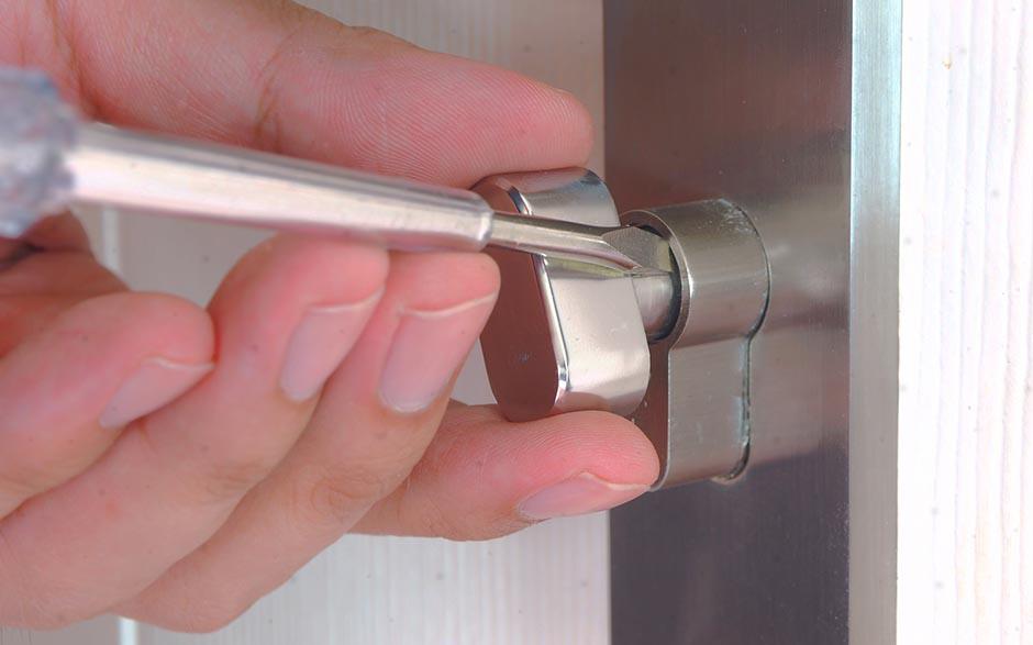 ouverture de porte claquée serrurier Bouqueval